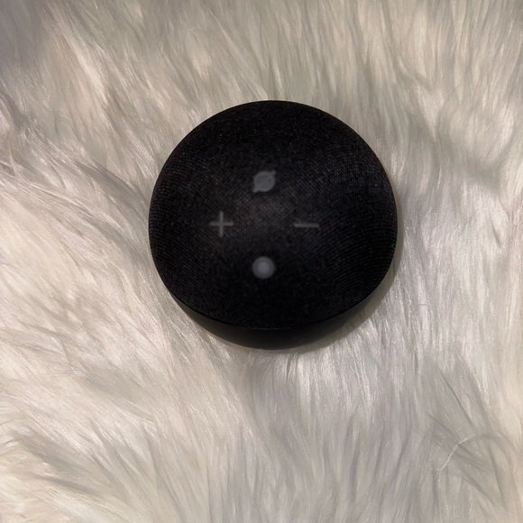 Amazon Echo Dot 5th Gen - Picture 2 of 3